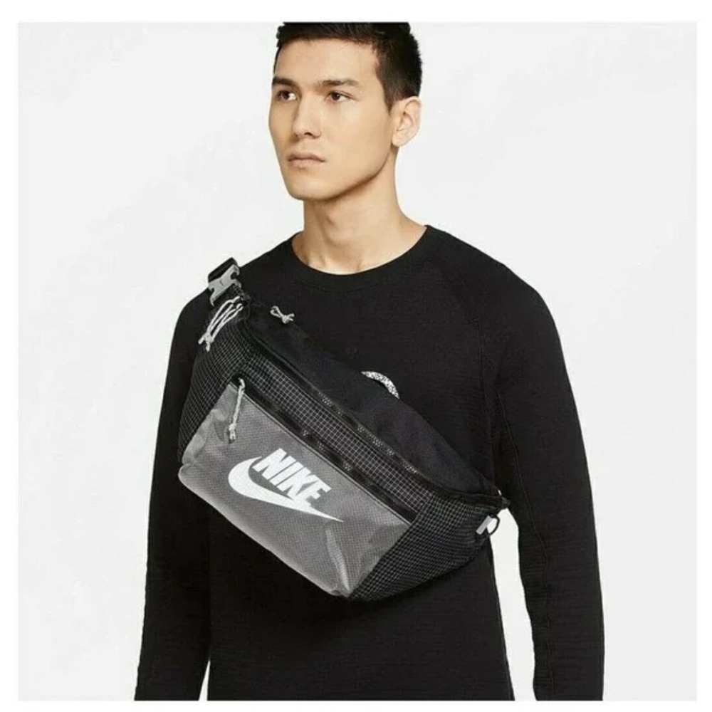 Nike - Picture 2 of 6